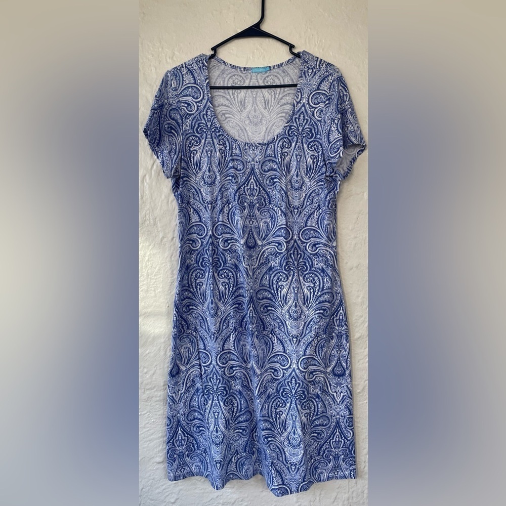 J. McLaughlin blue paisley print, crewneck, T-shirt style, knee length dress; L